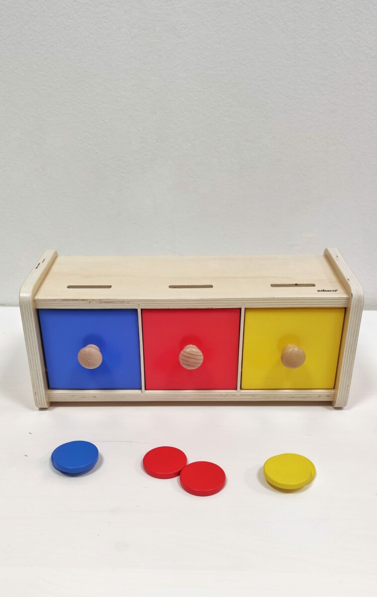 Kasička se třemi zásuvkami