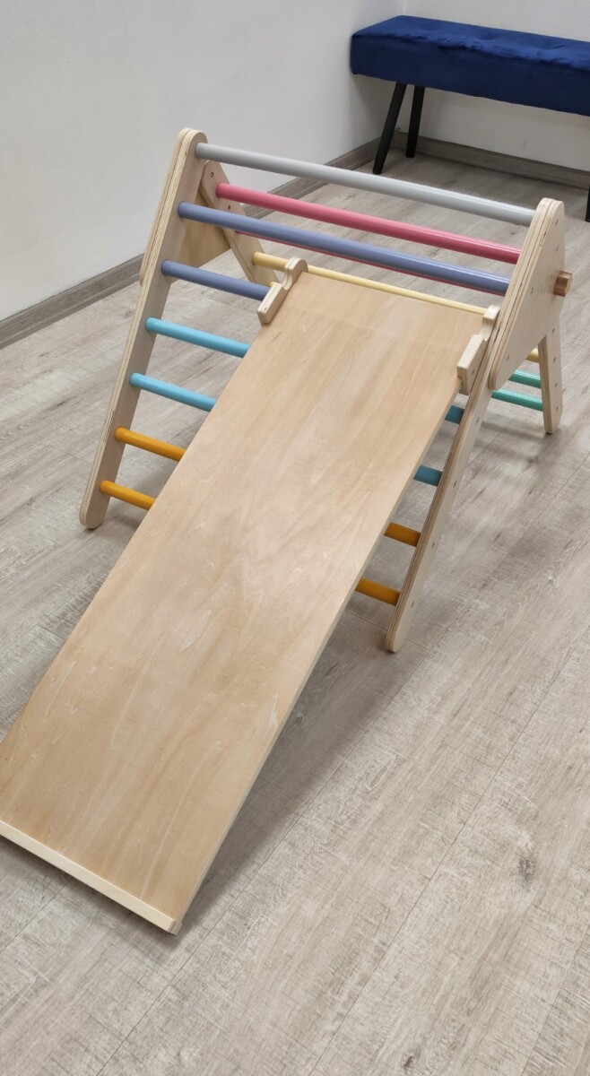 Piklerové trojúhelník s deskou barevný