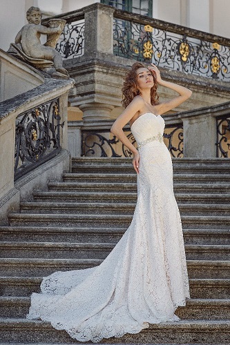 Půjčujeme svatební a společenské šaty