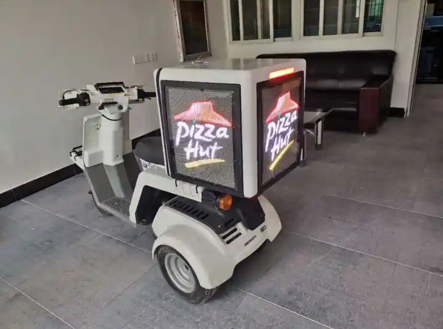Menu termo box na rozvoz jídla  xxxl na skútr s třímá displeji, tříkolku, čtyřkolku