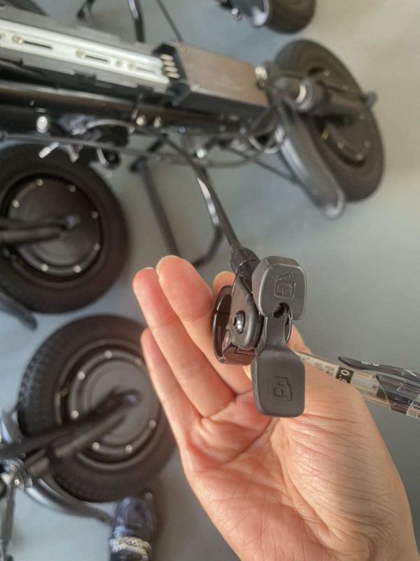Fixační přepínačem z elektrického pohonu k invalidnímu vozíku, funkce zap/výp.