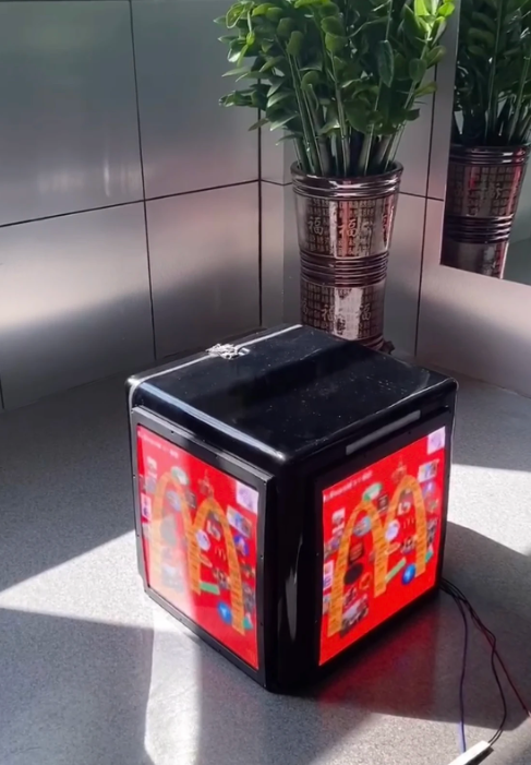 Boxy na jídlo pro skútry , motorky , elektrické skútry z světelnou reklamou