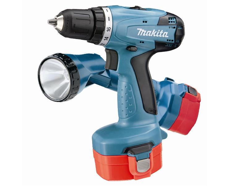 AKU ŠROUBOVACÍ VRTAČKA MAKITA 6281 D+SVÍTILNA MAKITA ML140