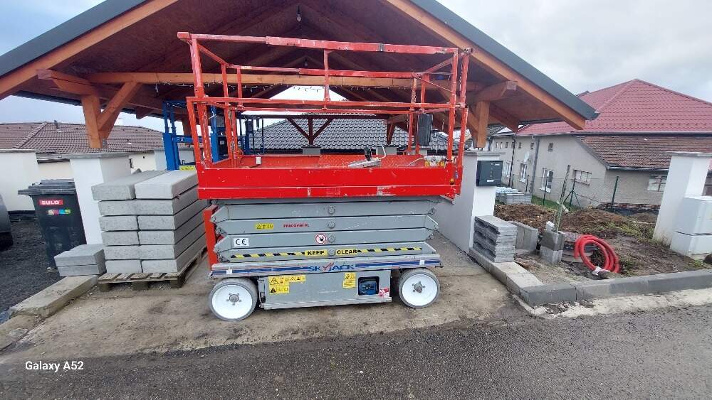 Bateriová nůžková plošina 12m