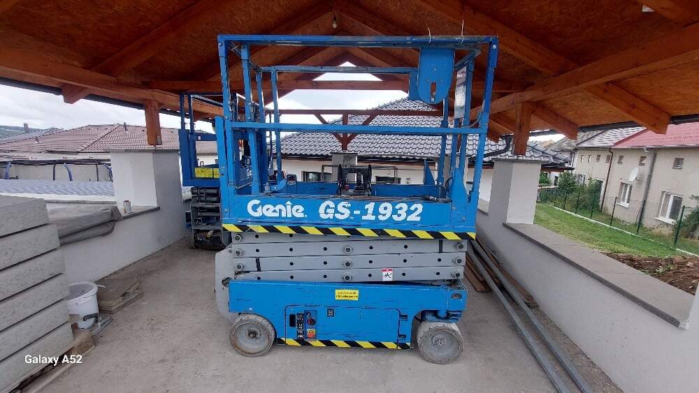 Bateriová nůžková plošina 8m